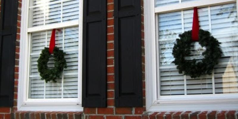 Charleston Sc Christmas Goods An Easy Way To Hang Window Wreaths We Ve Been Hanging Wreaths In Our Windows For Christmas As Long I Can Remember Of Course The Colonial Style House Screams On
